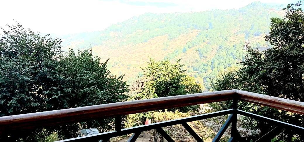 Wildleaf Kasauli Valley Homz Bed & Breakfast Bagian luar foto