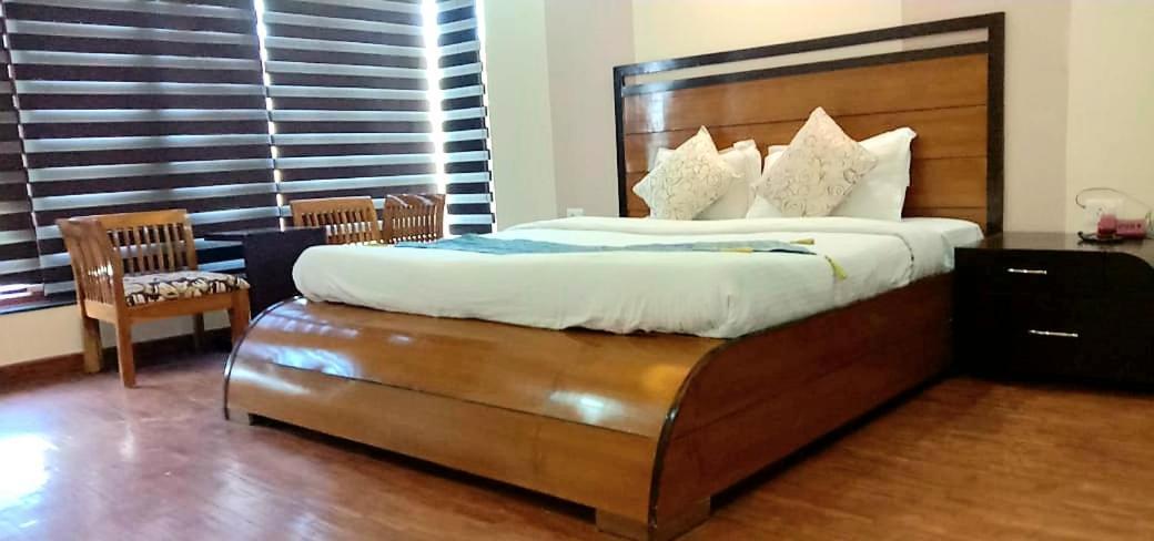Wildleaf Kasauli Valley Homz Bed & Breakfast Bagian luar foto