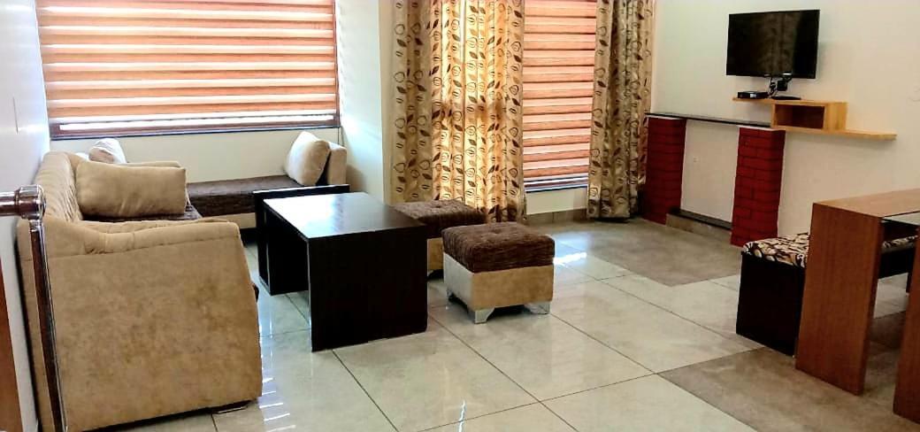 Wildleaf Kasauli Valley Homz Bed & Breakfast Bagian luar foto